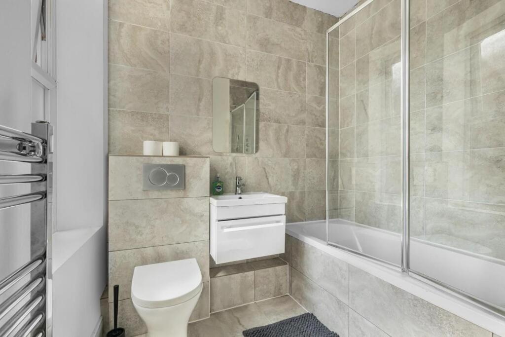 Brilliant 2 Bed Apartment - Spacious, Central & Well-Connected לונדון מראה חיצוני תמונה